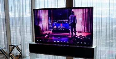 Купить телевизор и свернуть его в трубку: LG планируют старт продаж гибких телевизоров в наступающем году Сотрудничество Samsung с одним из самых известных современных художников